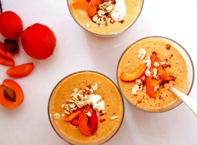 Apricot smoothie with oatmeal and yogurt