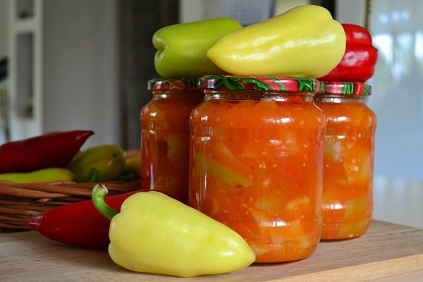 Paprika v rajčatech na zimu