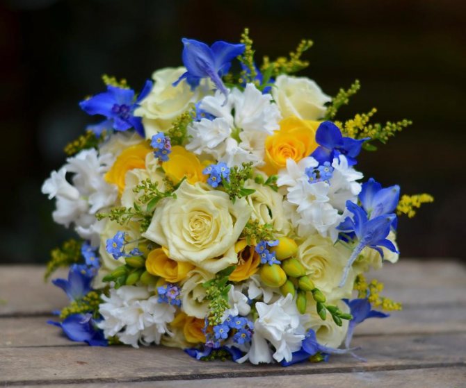 bouquet with forget-me-nots
