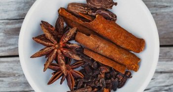 How is ground cinnamon useful for the human body?