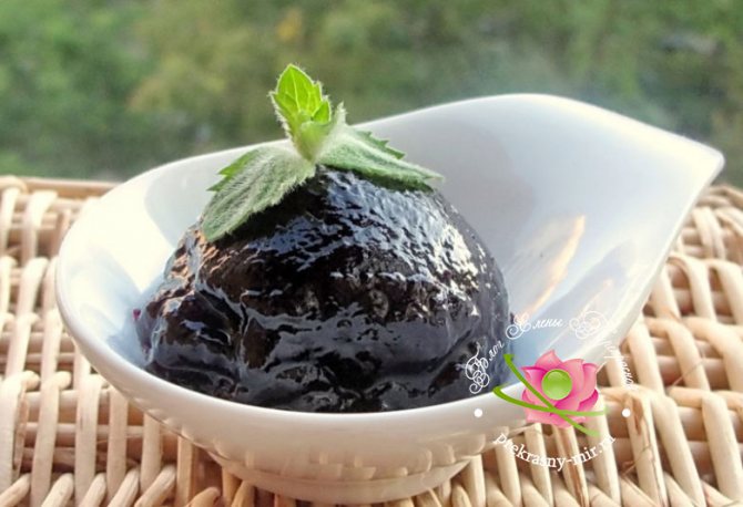 Black currant with honey