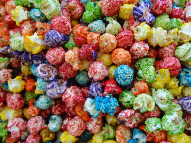 Colored popcorn with additives