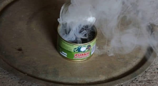 Disinfection of a chicken coop with a sulfuric smoke bomb