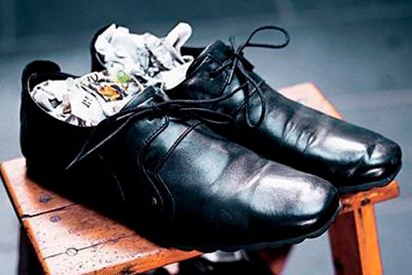 Use an old newspaper to dry your shoes