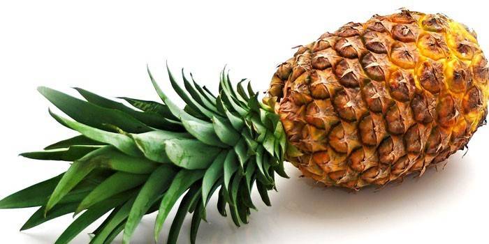 Fruit pineapple