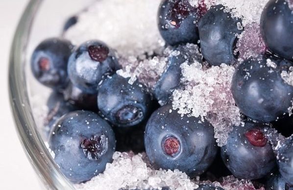 Blueberries in sugar