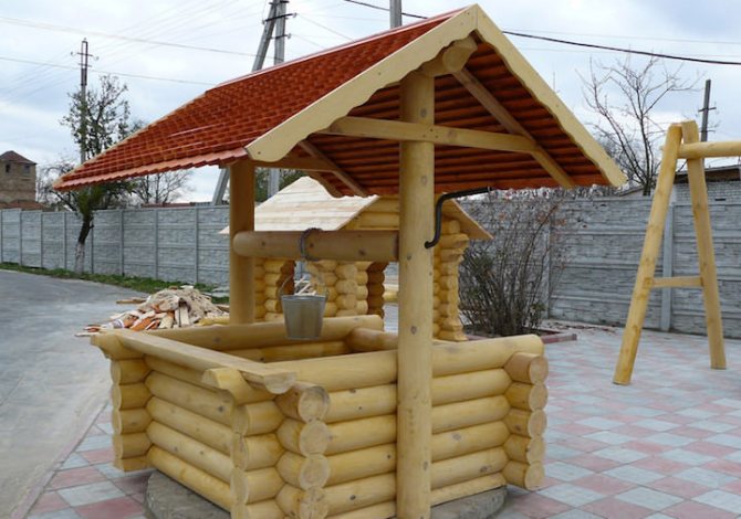Budovy pro domácnost a malé architektonické formy ze dřeva v zemi