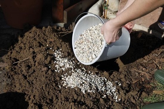 Using gravel as drainage