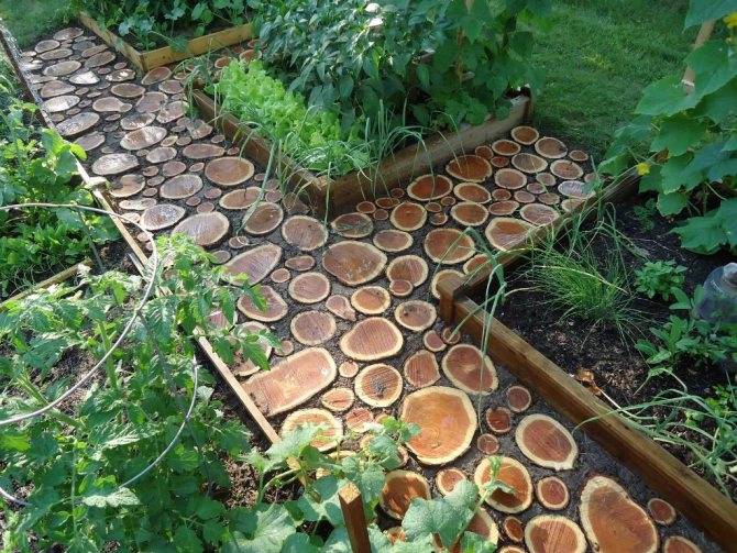 Logs can also be used to make wonderful garden paths, durable and safe