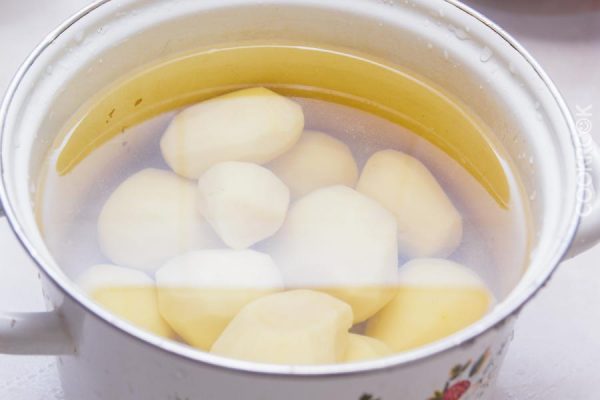 Cum se păstrează cartofii în frigider