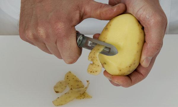 cum se păstrează cartofii curățați