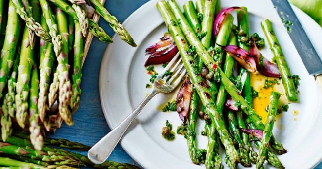 How do you cook green asparagus to make it soft, flavorful and tasty?