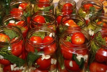Как да солим домати за зимата в буркани