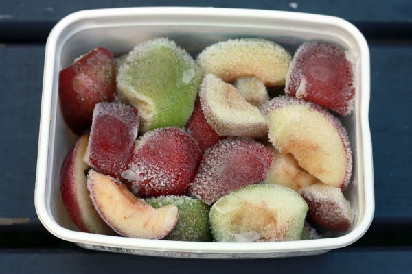 How to freeze apples in the freezer