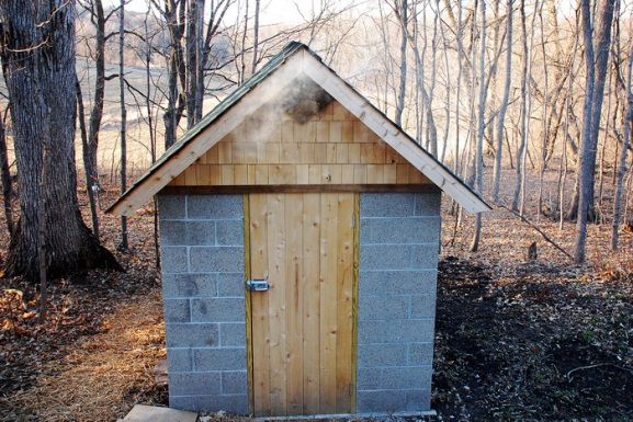 Do-it-yourself cold smoked smokehouse: drawings and options
