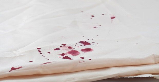 blod på sängen
