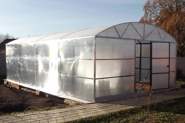 A year-round greenhouse should be well heated