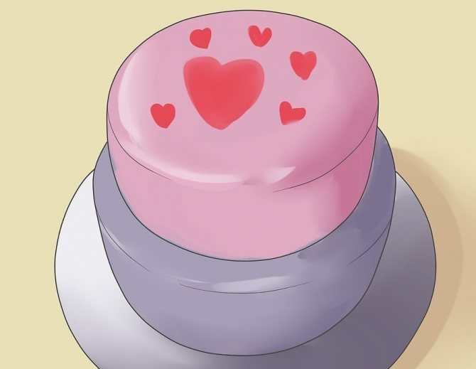 levandulový dort na talíři