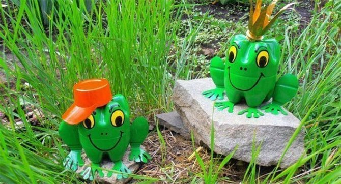 frogs from plastic bottles