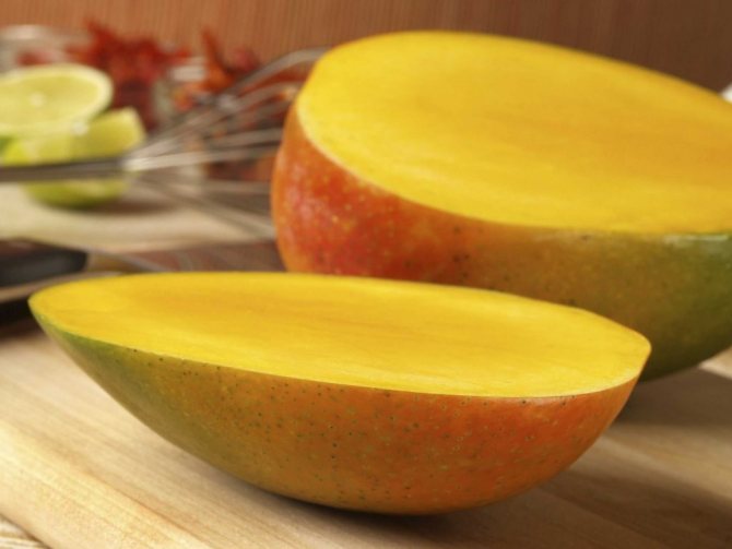 Mogen mango ser ut