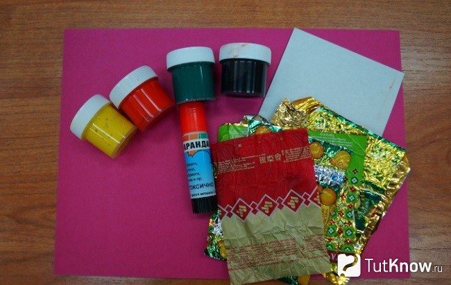 Материали за създаване на бреза от опаковки от бонбони