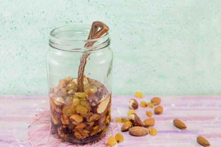 Honey at mga walnuts para sa potensyal na pagtanggap