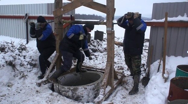 Installation of rings for a well in winter