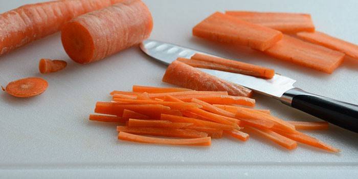 Моркови, нарязани на ивици