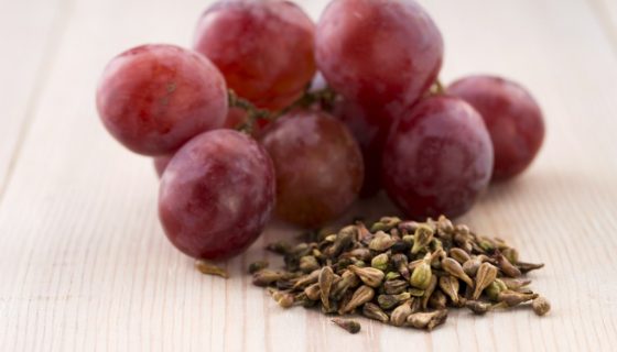 Is it possible to eat grapes with seeds or not
