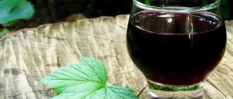 Hälla svart vinbär och rött, inklusive frysta: snabba recept på alkohol