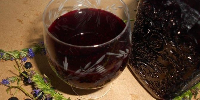 Изсипване на касис и червено, включително замразено: бързи рецепти за алкохол