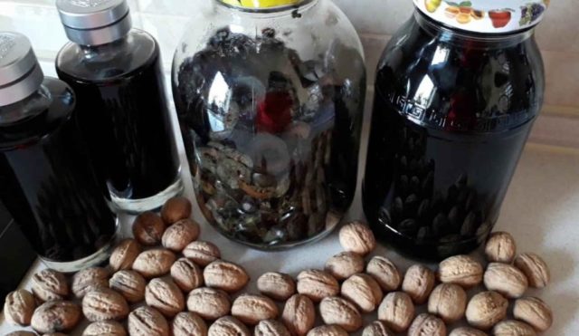 Walnut tincture: from the peel, shell, recipes, application