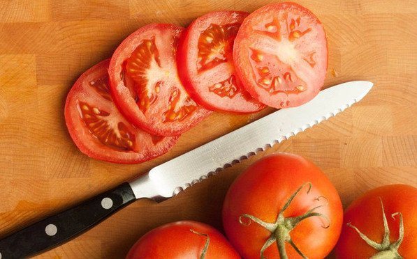 سكين تقطيع الطماطم
