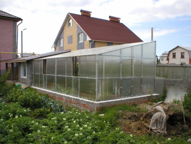 Single-slope greenhouses made of plastic pipes