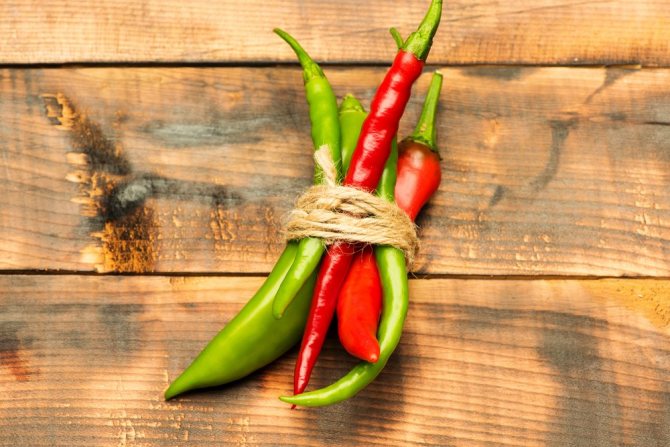 Features of storing hot peppers