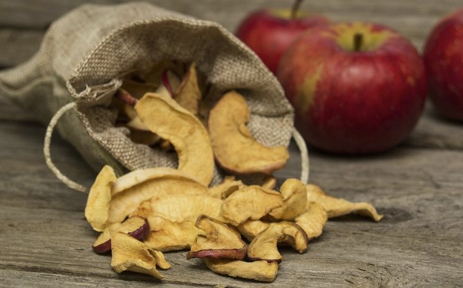 Výhody a poškození sušených jablek