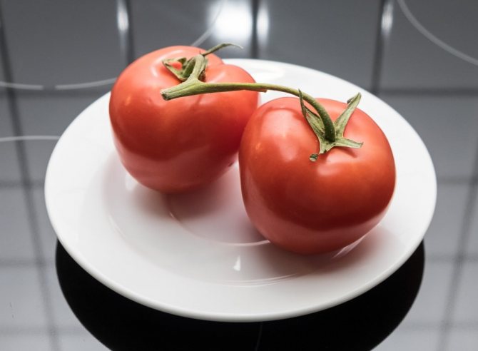 Fördelen med en tomat som heter Golden Apples är att de alltid kan ätas färska utan föregående värmebehandling.