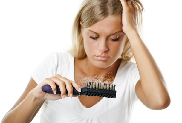 أسباب تساقط الشعر عند النساء في الثلاثينيات من العمر