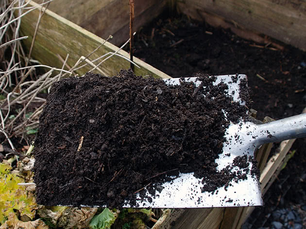 Použití kompostu v zemi