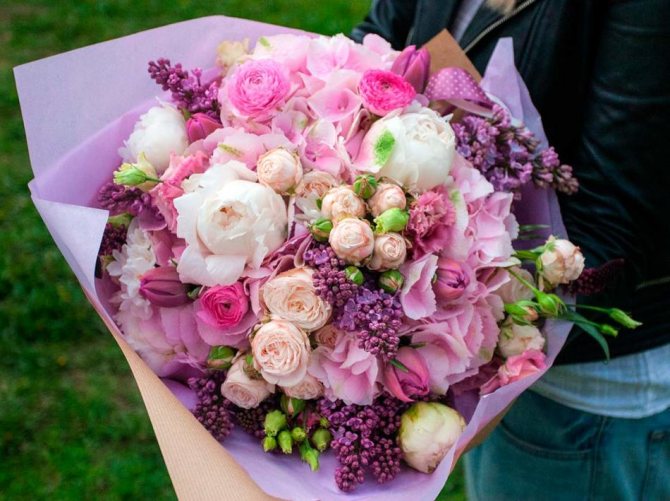 You can make a gorgeous bouquet with peonies