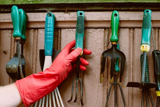 garden tools must be carefully inspected and, if necessary, washed