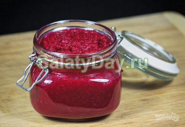 Salată de caviar de sfeclă roșie cu hrean