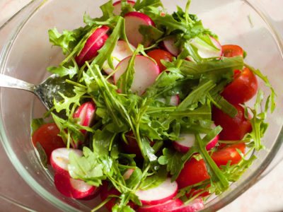 Salată de rucola și ridiche