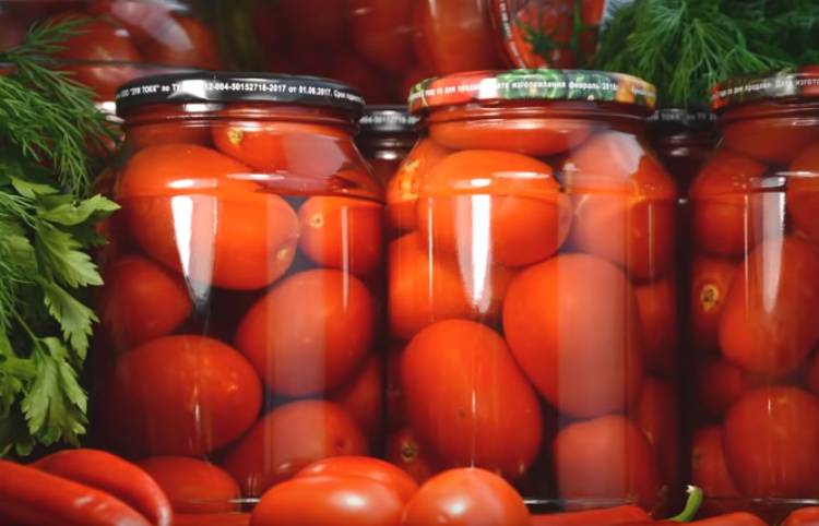Sladká nakládaná rajčata v litrových nádobách