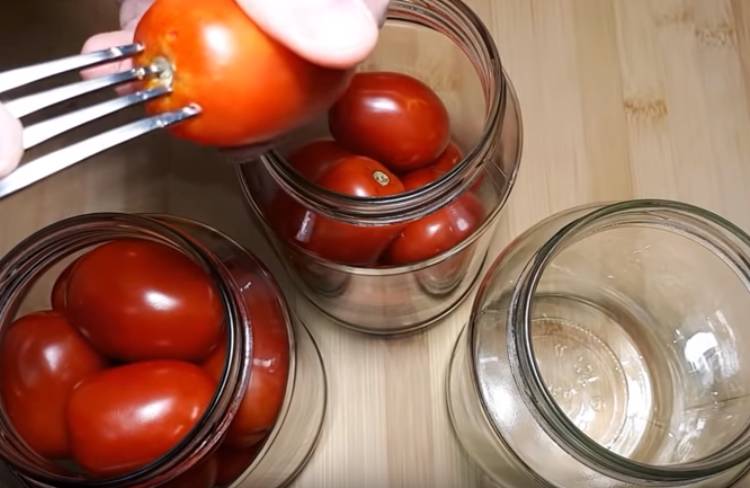 Tomato acar manis dalam balang liter