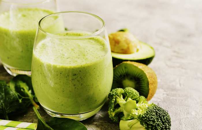 Brokolice smoothie s citronem a kiwi