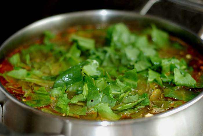 Змията често се използва за приготвяне на витаминна супа от зелено зеле.