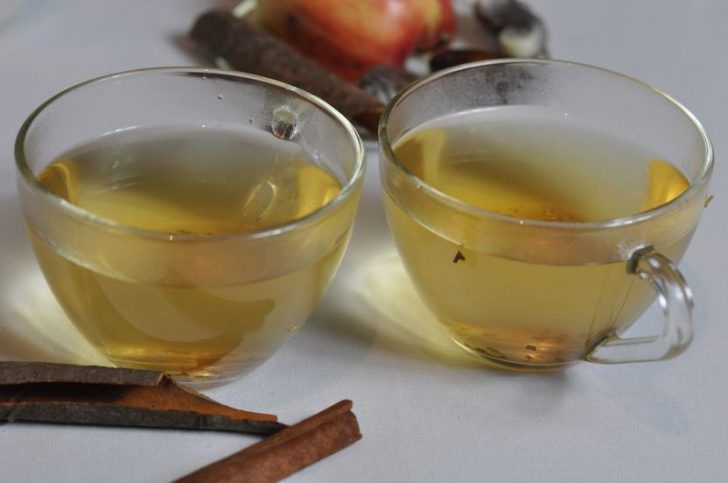 Willow bark juice is used in cosmetology to cleanse the skin of the face.