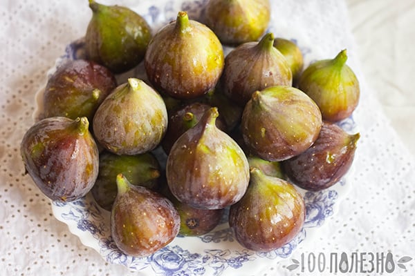 Ripe figs in a plate