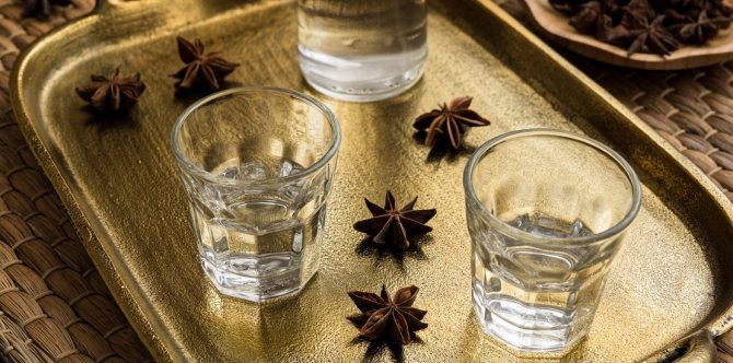 alcoholic tincture of anise in glasses